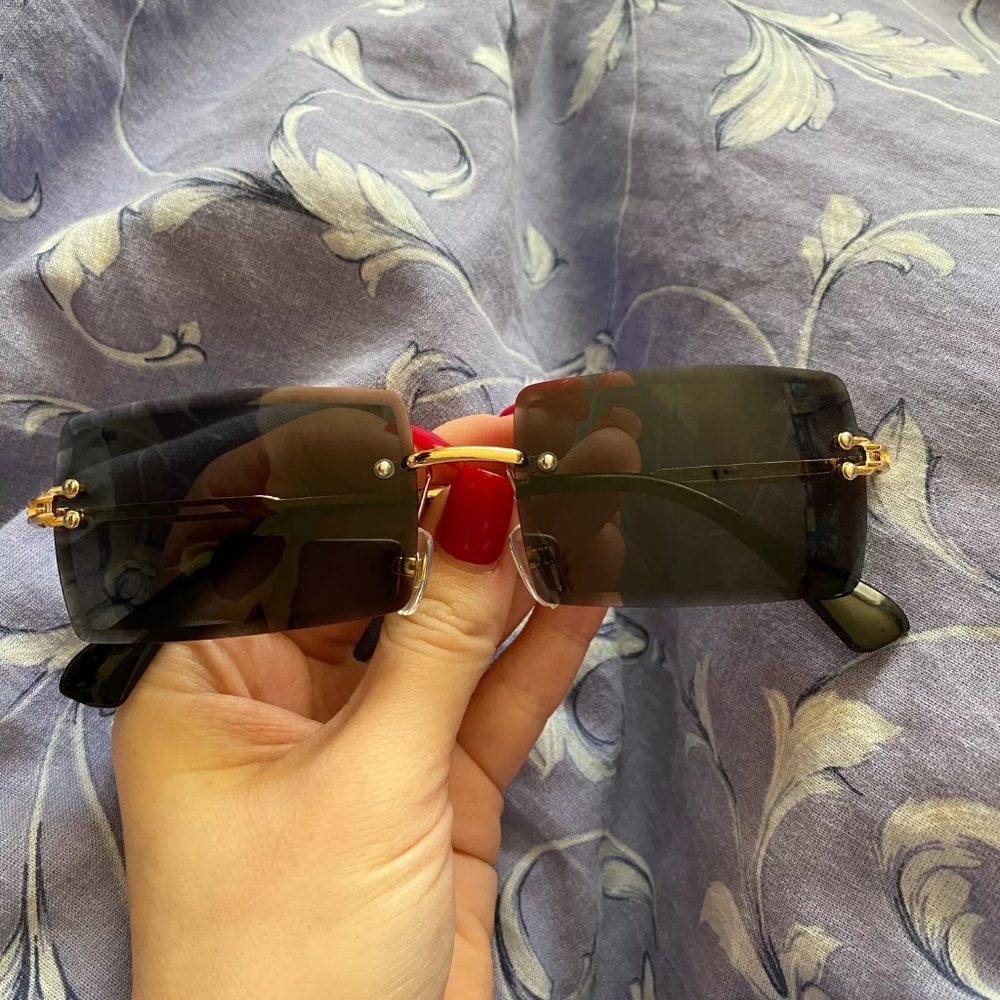 Retro 90's Sunglasses - Picture 9 of 11